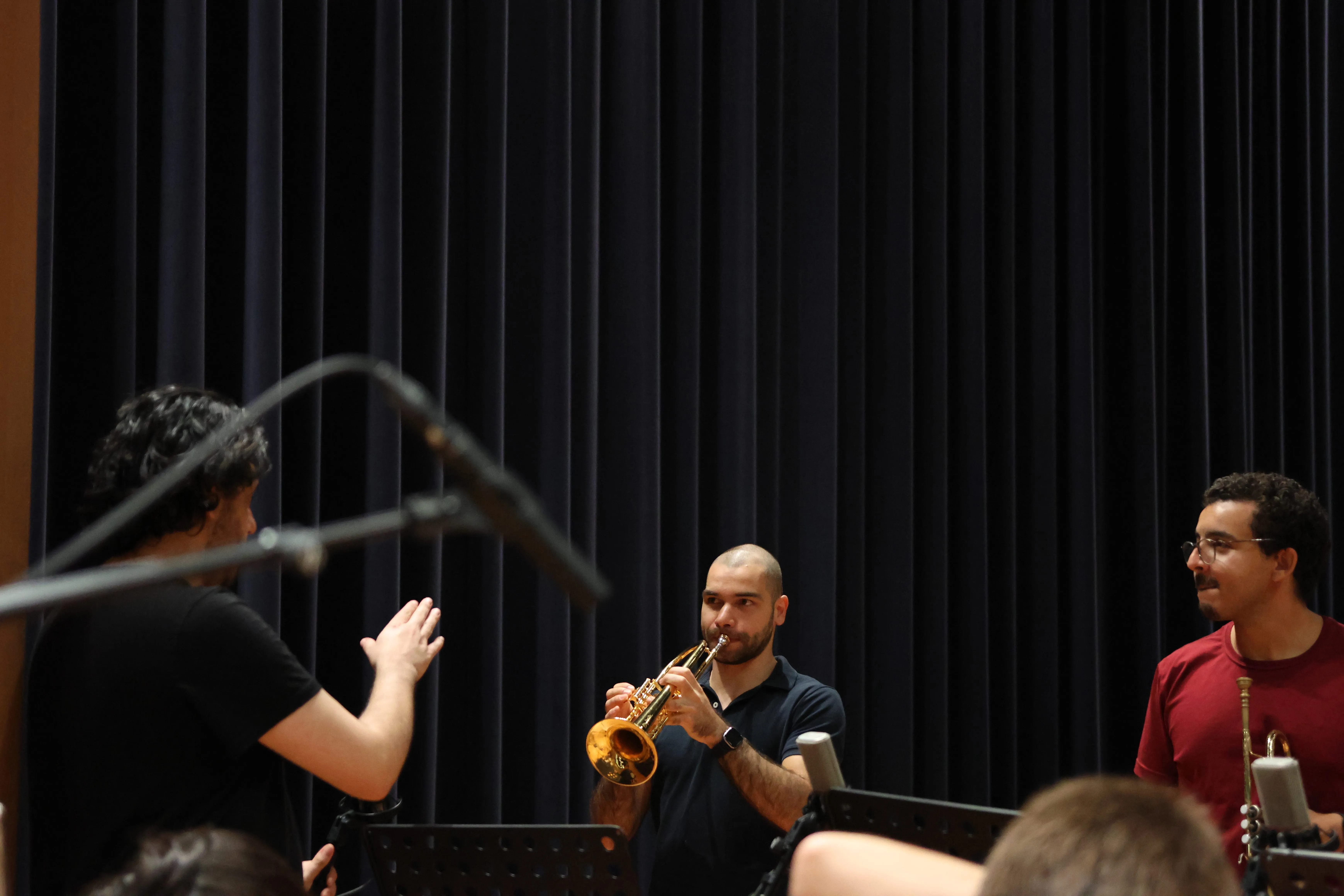 Trumpet at the microphone