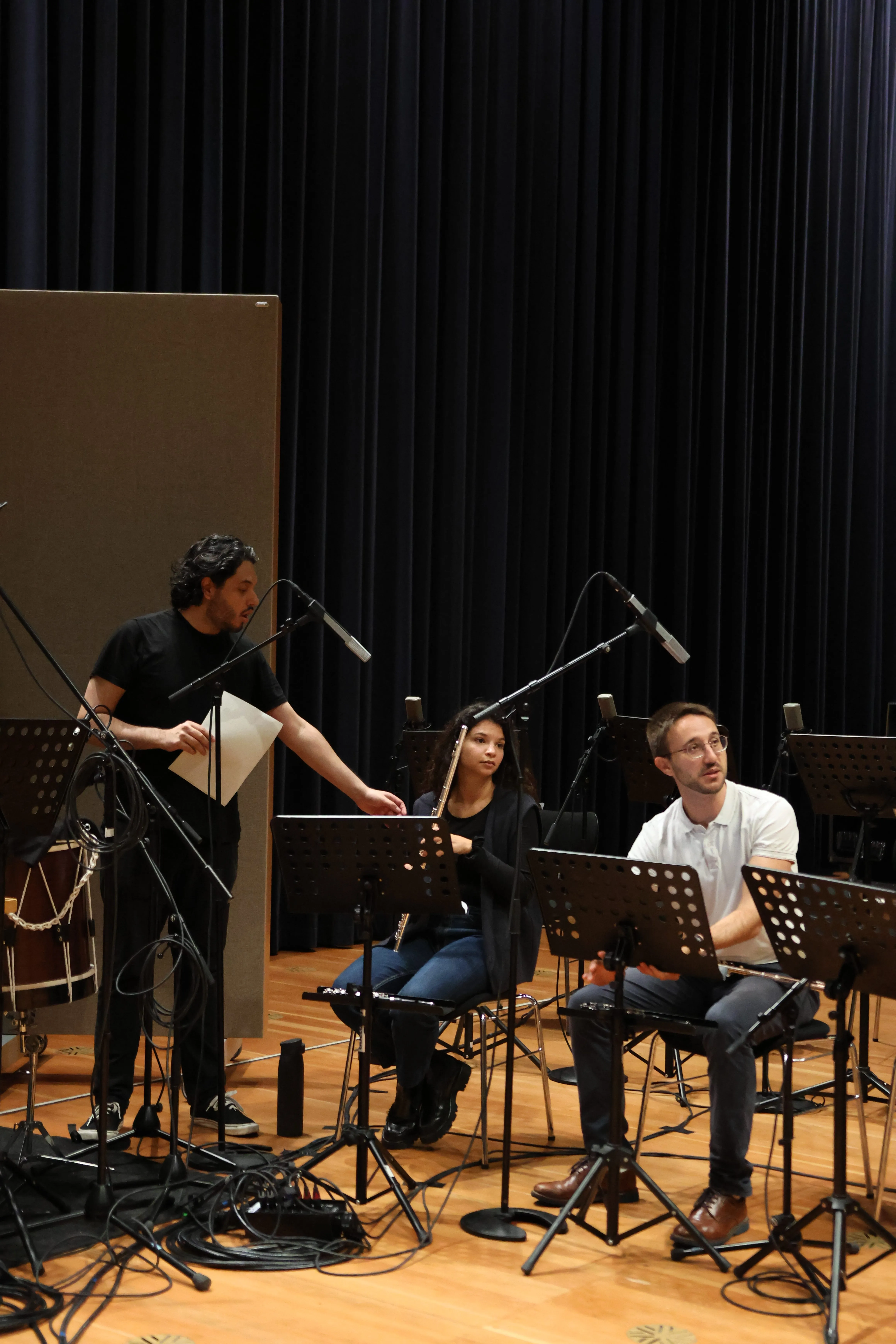Flute and voice at the microphones